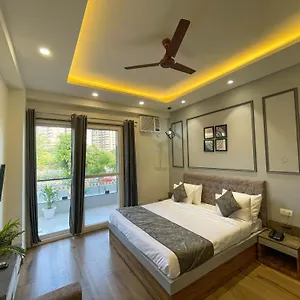 2* Hotel Serviced Luxury With Kitchenette & Balcony At Sector 45